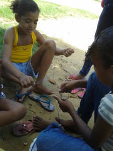 Workshop de Makrame em Alto Nova Olinda: fazendo pulseras com muita alegria
